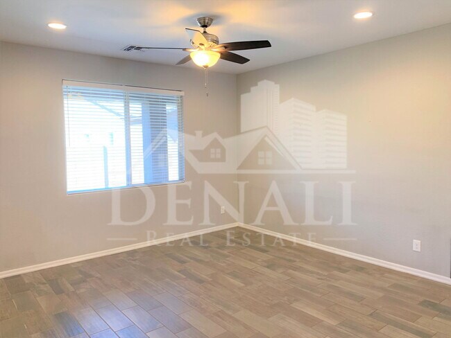 Photo - 334 N 79th Pl