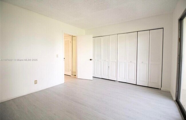 Photo - 319 Newport V Unit 319