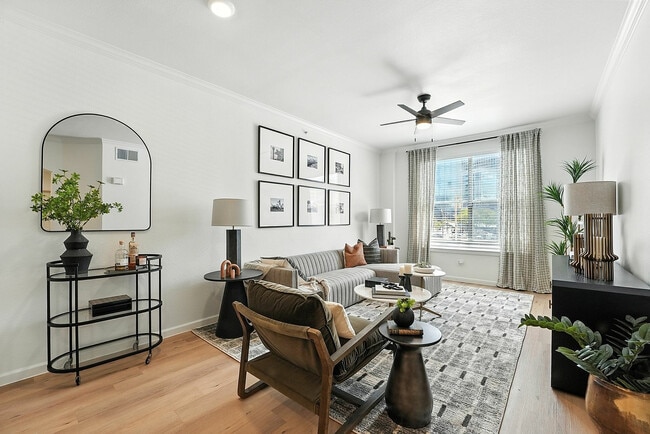 01_1001_Ross_Ave_Dallas_TX_75202_USA-Living_room-19903440