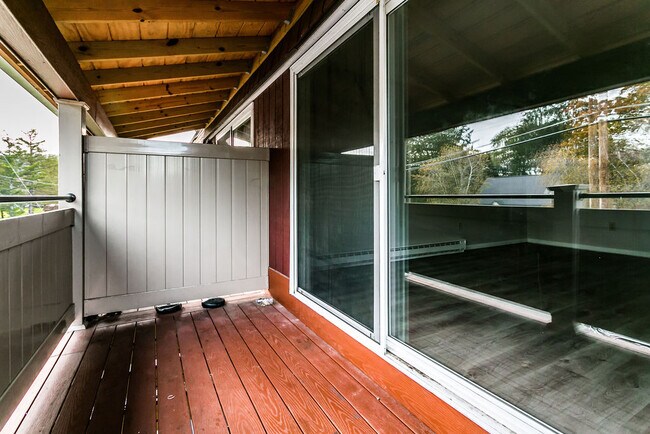 10 Kellogg Rd