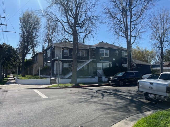 Building Photo - 5057 Cahuenga Blvd Unit 5059.5 Cahuenga Blvd