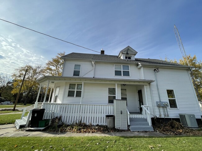 Photo - 325 W 5th St Unidad 2N Rental