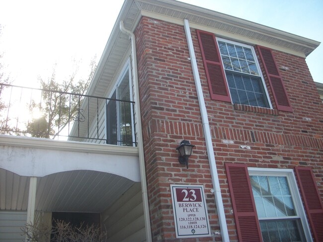 Building Photo - 130 Berwick Plz Unit Chatham Village