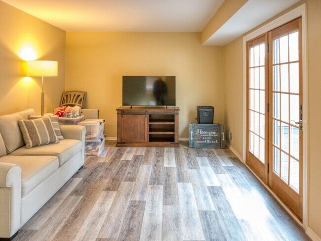 Photo - 27 Adrienne Pl Unit 1