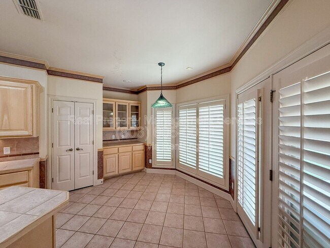 Photo - 2707 Regis St