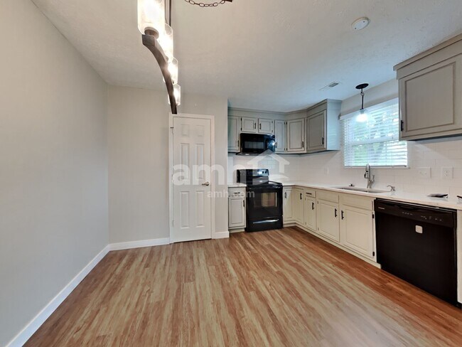 Photo - 656 N Shore Blvd