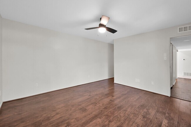 Photo - 21 Gambrel Oak Pl