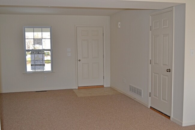 Photo - Fantastic Townhome - Pet Friendly (1 pet) with garage and NO MOWING!