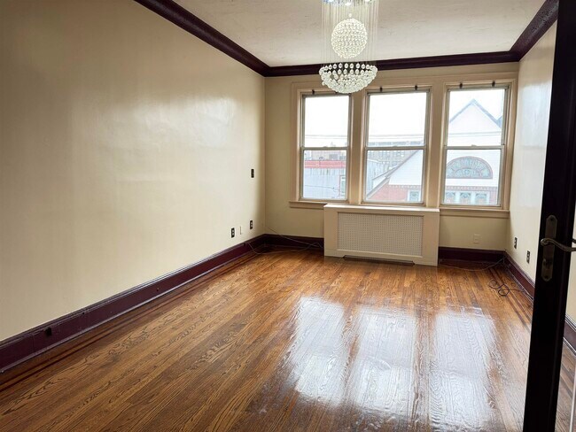 Photo - 13 W 27th St