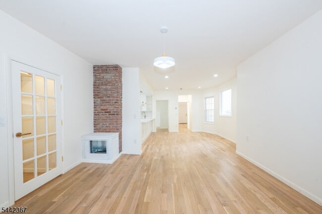 Photo - 231 Waverly Pl