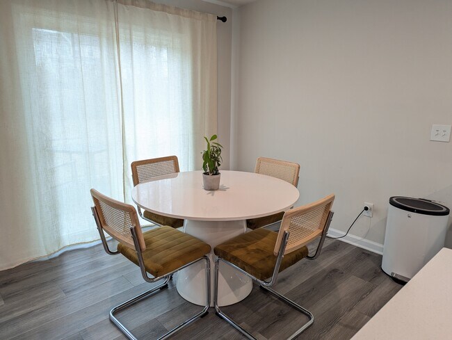 Photo - 916 Throckmorton Ct