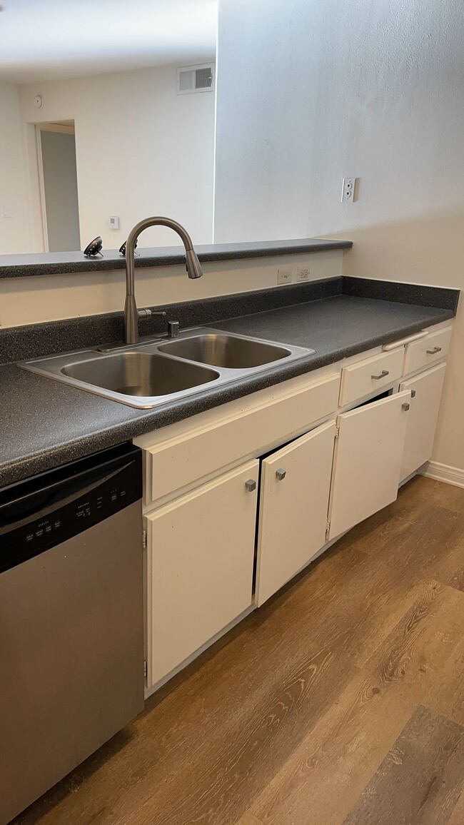 Photo - Bentley Ave. Apartments