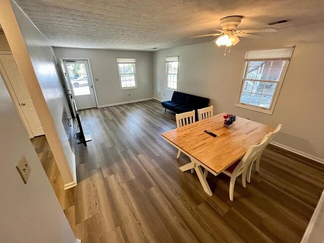 Photo - 1086 Duncan Ave