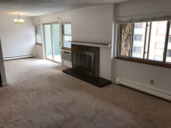 Photo - 2 Bed 1 Bath South Facing Top Floor Corner...