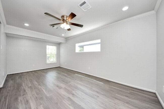 Photo - 5003 Enyart St