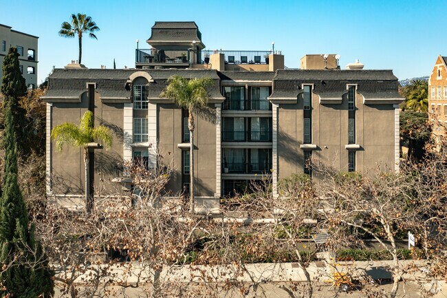 585 N Rossmore Ave - The Rossmore