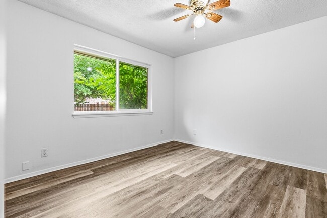 Photo - Updated 1 Bedroom/Bathroom Apartment!