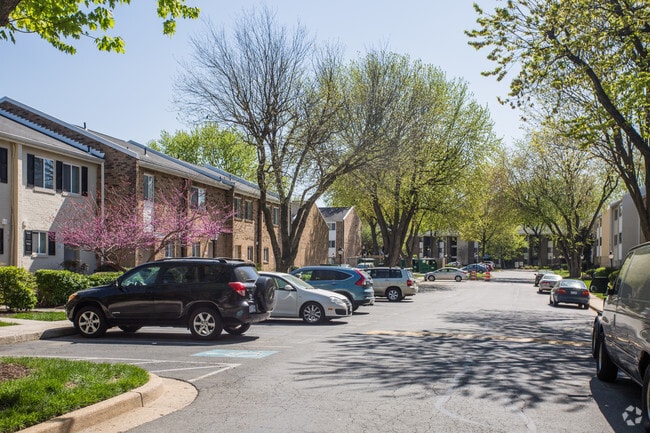 Tysons Glen Apartments and Townhomes