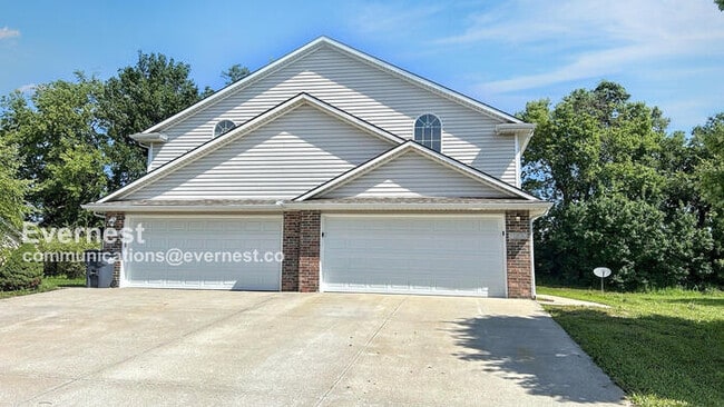 Building Photo - 1300 NW Willow Dr Rental