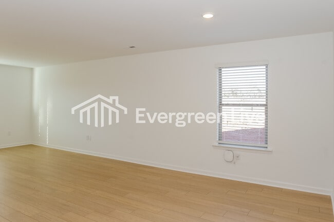 Photo - 178 Labrador Ln