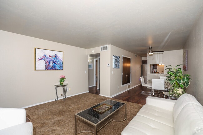 2BR, 1.5BA - 760SF - Living Area