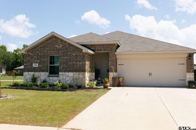 Building Photo - 203 Parker Oaks Dr Rental
