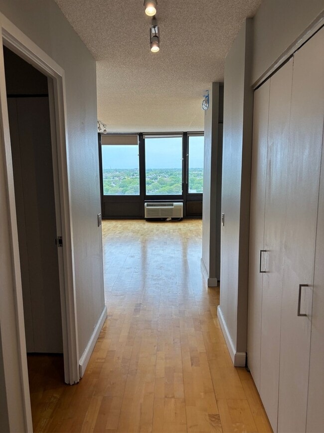 Photo - 5320 N Sheridan Rd Unit 1610