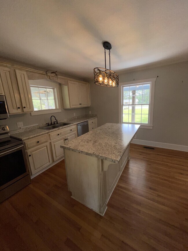 Photo - 310 Victory Dr