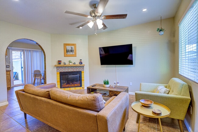 Building Photo - 1125 E Hedrick Dr Unit 1123