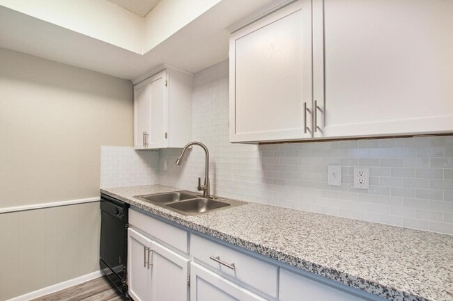 Photo - 1212 Hampshire Ln
