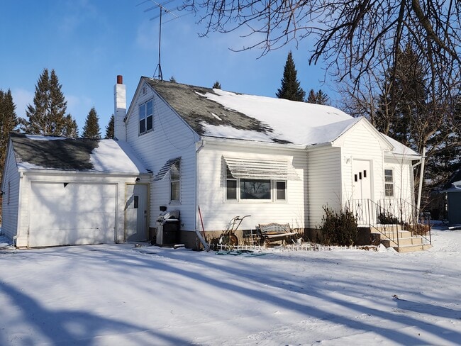 Building Photo - 306 W 4th Ave S