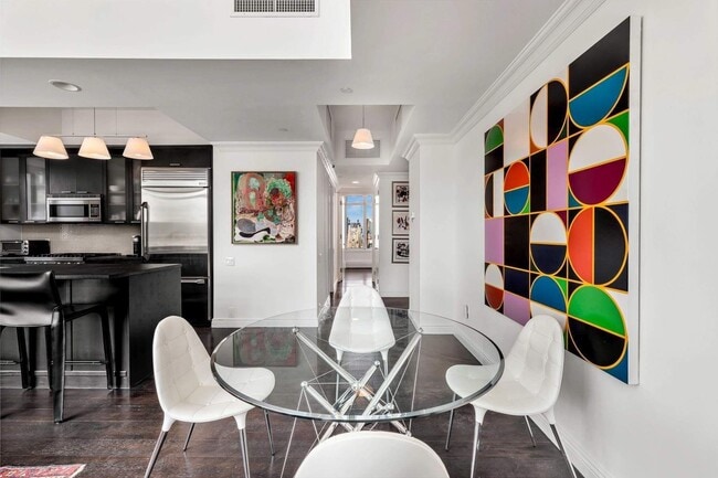 Photo - 205 E 59th St