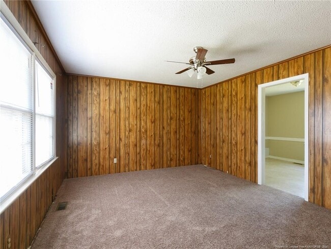 3249 Glenmore Dr