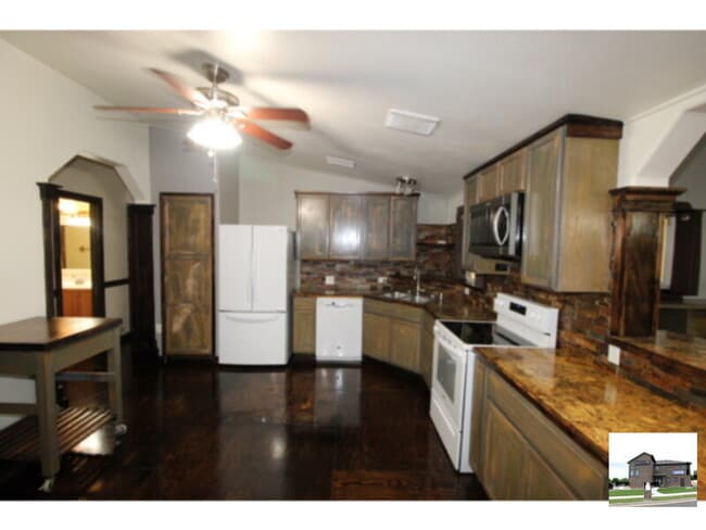 Photo - 2809 Connell St