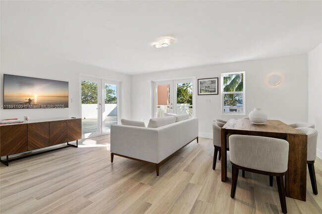 Photo - 1005 8th St Unit PH 4