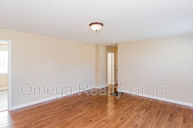 Photo - 1031 Oak Blvd