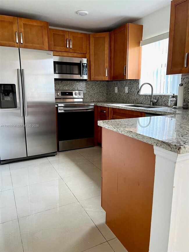 Building Photo - 6866 NW 173rd Dr Unit 610