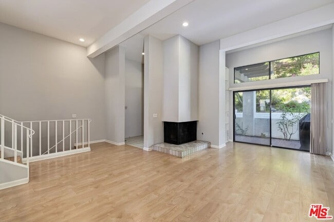 Photo - 1560 Michael Ln