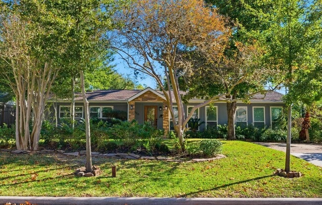 Photo - 1320 Woodvine Dr