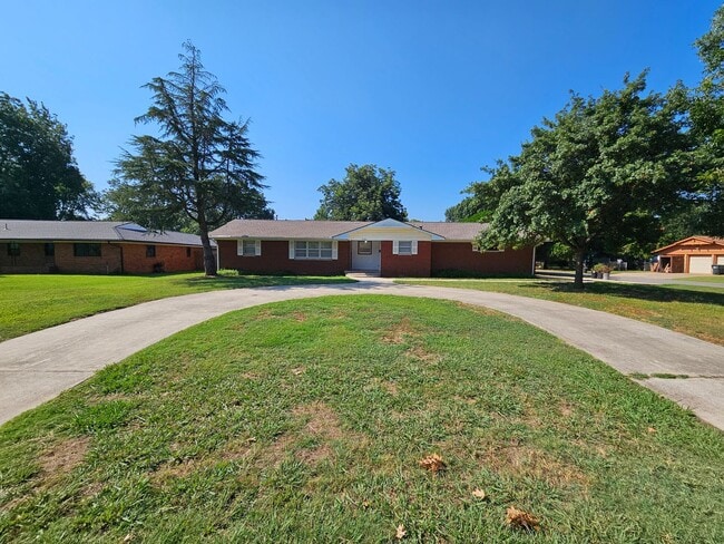 Building Photo - (3) Bed/(2) Bath with Storm Shelter and Mo... Rental
