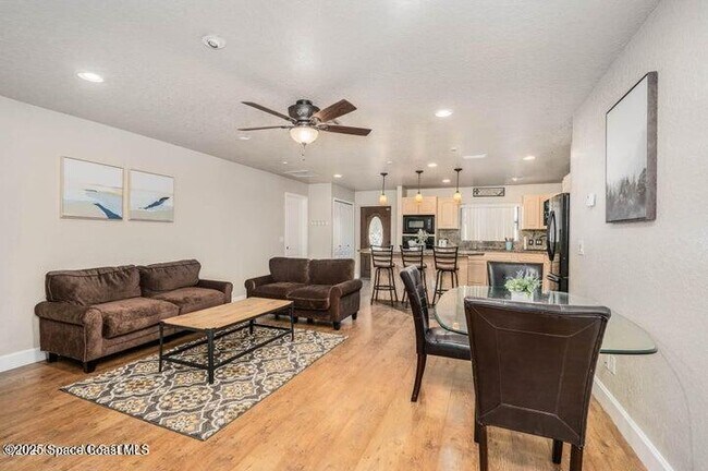 Photo - 1043 Green Rd