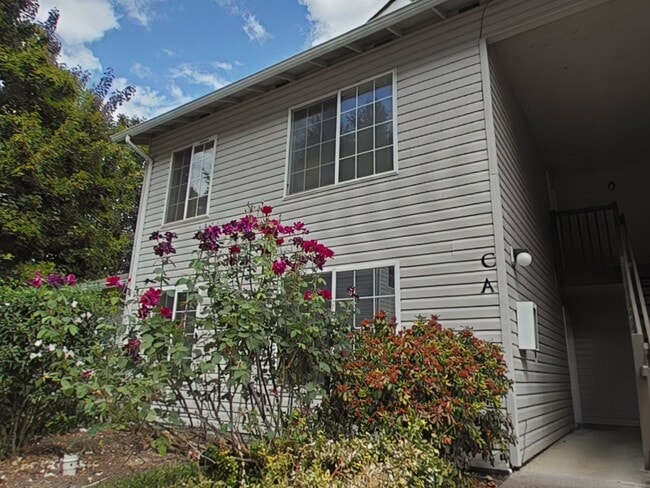 Building Photo - 2 Bedroom Apartment ~ South Corvallis Unit 345 SE Lilly #C