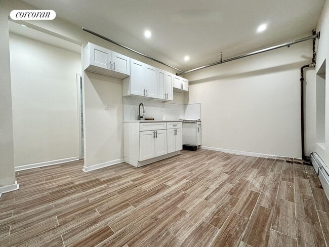 Photo - 200 W 119th St