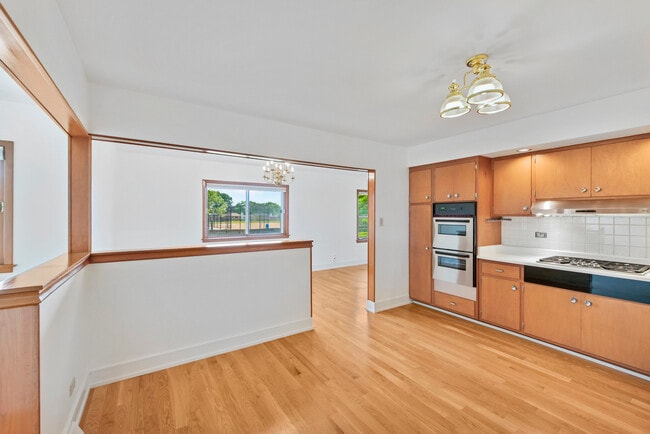825 Ottawa Ave