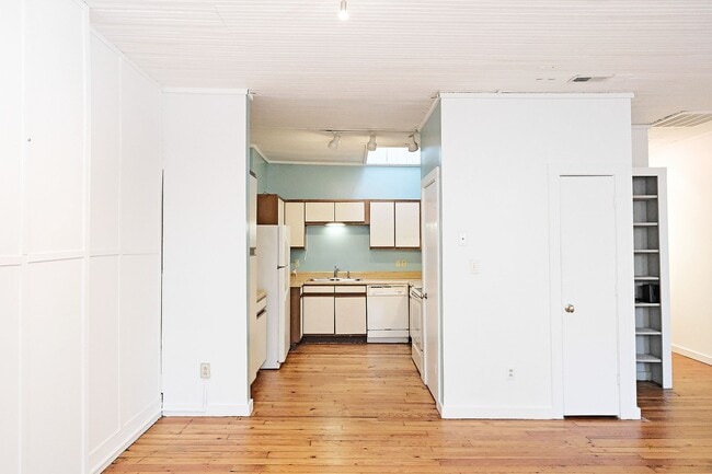 Photo - Charming Downtown Charlottesville Apartmen... Unidad E Main St 313 #A