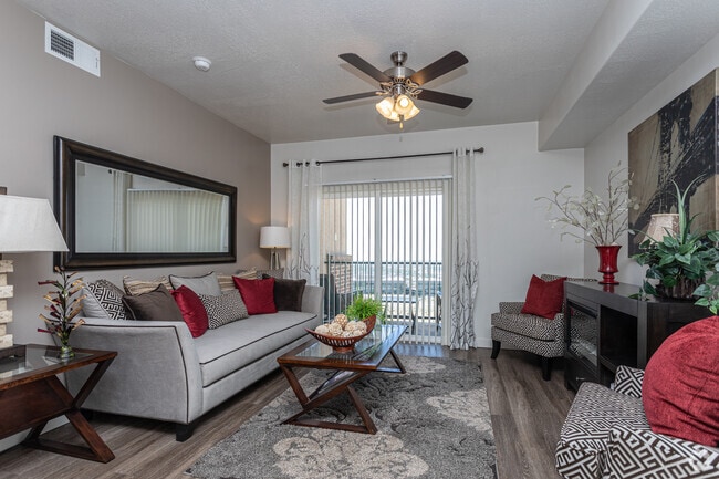 1BR, 1BA - 747 SF