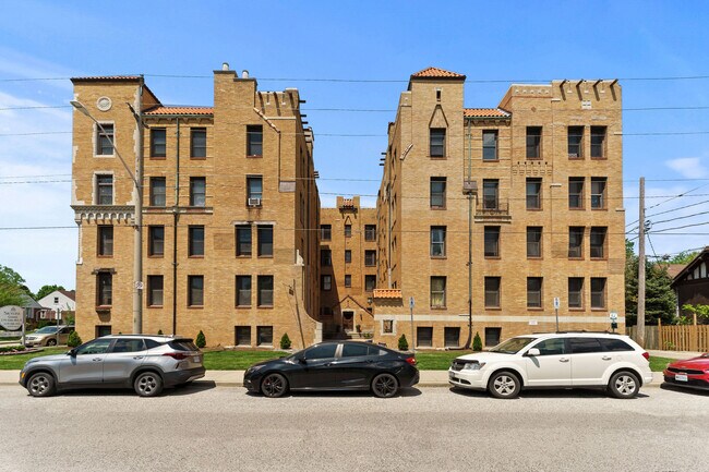 Photo - Granada Apartments