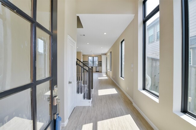 Photo - 1439 Northwood Blf Ln