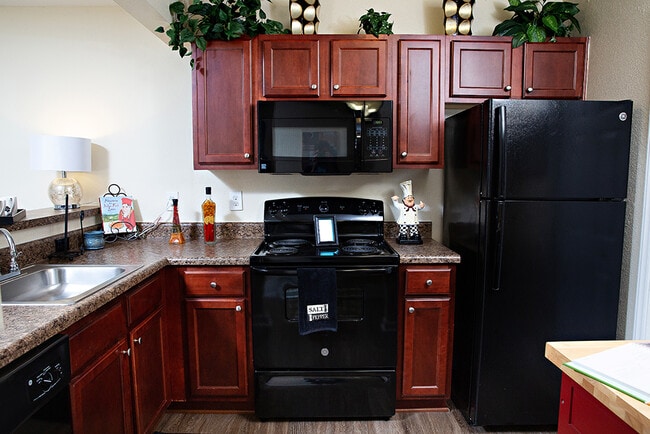 Longhill Pointe Apartments and Townhomes