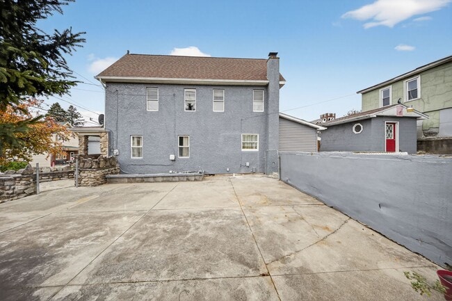 Photo - 2035 Delaware St